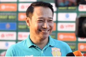 HLV Nam Định hài lòng với chiến thắng ấn tượng của đội nhà ở vòng 8 V-League.