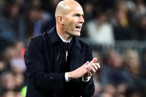 HLV Zidane từ chối mức lương siêu khủng từ bóng đá châu Á.