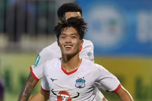 Quốc Việt không ngại lối đá rắn của U23 Indonesia.