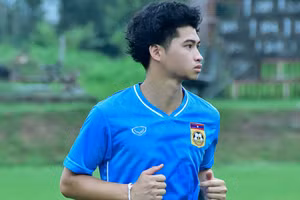 Victor Ngovinassack cùng U23 Lào tập huấn tại Thái Lan.