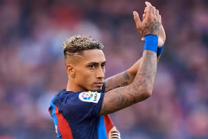 Raphinha muốn tiếp tục gắn bó với Barca dù được Bayern Munich quan tâm.