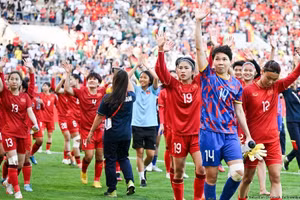 Tuyển nữ Việt Nam nhận nhiều lời khen sau trận đấu với tuyển Đức.
