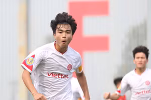 Công Phương được HLV Nguyễn Văn Biển ngợi khen sau ngôi vô địch U17 quốc gia.