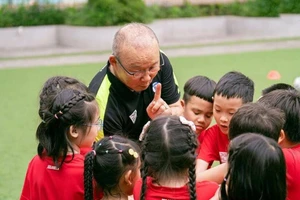 Học viện bóng đá Park Hang Seo được nhiều bạn trẻ quan tâm theo học.