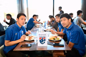 Cầu thủ Thái Lan gặp nhiều khó khăn trong chuyến tập huấn tại châu Âu.