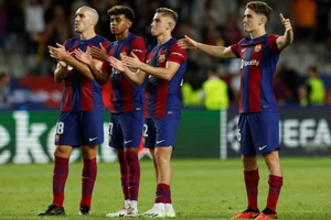 Barca sẵn sàng bán ngôi sao để giải quyết khó khăn tài chính.