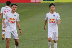 Châu Ngọc Quang làm khán giả ở vòng 7 V.League.