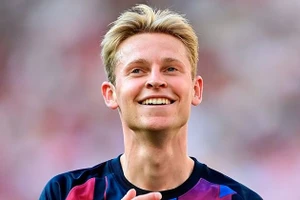 Frenkie De Jong chưa chốt tương lai dù được nhiều đội bóng lớn quan tâm.