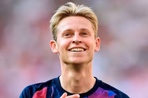 Frenkie De Jong chưa chốt tương lai dù được nhiều đội bóng lớn quan tâm.