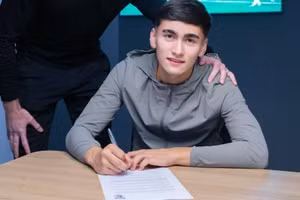 Hậu vệ Việt kiều Brandon Ly gia nhập CLB Burnley.