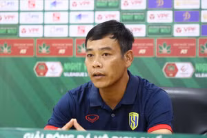 HLV Huy Hoàng thôi chức HLV trưởng CLB Sông Lam Nghệ An.