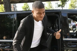 Chiêm ngưỡng dàn xe 'khủng' của Kylian Mbappe