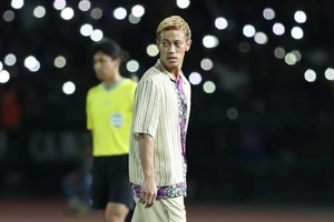 Keisuke Honda chia tay bóng đá Campuchia hậu SEA Games 32.