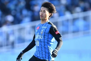 Kaoru Mitoma lọt tầm ngắm của Man City.