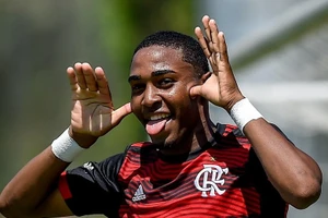 Lorran lọt tầm ngắm của MU và Chelsea.