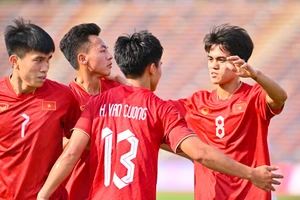 U23 Việt Nam thi đấu ở vòng loại U23 châu Á tại sân Việt Trì, Phú Thọ.