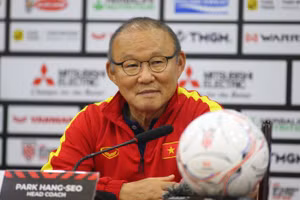 HLV Park Hang Seo xin lỗi người hâm mộ khi không thể vô địch AFF Cup.