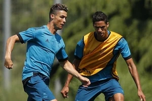 Raphael Varane có cơ hội tái ngộ Ronaldo ở Al Nassr