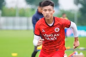 Phan Văn Đức sớm chia tay V.League vì chấn thương.