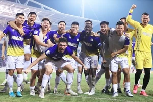 Bóng đá Việt Nam thăng tiến trên BXH châu Á sau thành tích của Hà Nội FC.