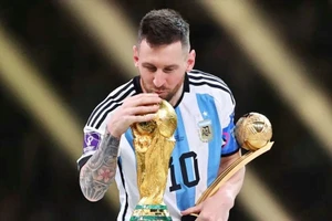 Messi bị chủ tịch UEFA chỉ trích vì không ngăn cản hành động sai trái của Emi Martinez.