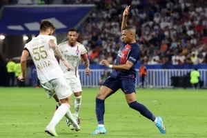 PSG thắng cách biệt trên sân của Lyon.