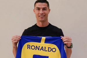 Ronaldo gia nhập CLB Al Nassr với mức lương khủng.