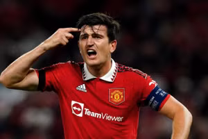  Harry Maguire được Wayne Rooney khuyên ra đi tìm bến đỗ mới.