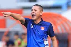 HLV Chu Đình Nghiêm thất vọng với trận thua của Hải Phòng.