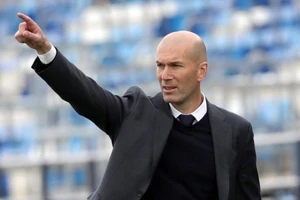 Zidane cân nhắc tái hợp với Real Madrid.