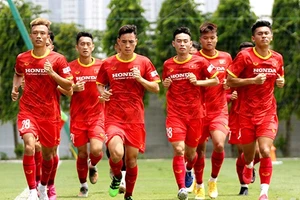 Phó chủ tịch bóng đá Thái Lan đánh giá cao U22 Việt Nam và Campuchia.