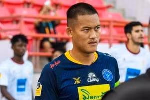 Kittikrai Jantaraksa bị sa thải vì dính líu tới hoạt động cá độ.