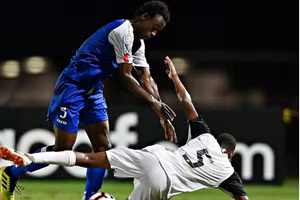 Trung vệ Bicou Bissainte (áo xanh) gia nhập Hải Phòng FC.