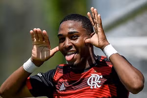 Lorran lọt tầm ngắm của MU và Chelsea.