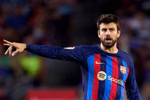 Gerard Pique trách Barca bỏ lỡ Messi dù bán đi một loạt cầu thủ.