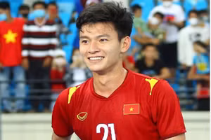 Phan Tấn Tài hào hứng với phong cách làm việc của HLV Troussier.