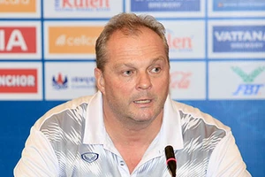 HLV Michael Weiss của U22 Lào Michael Weiss thể hiện quyết tâm trước trận gặp Việt Nam.