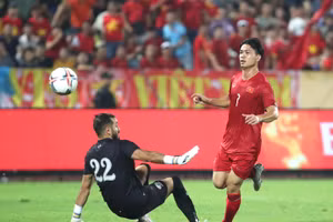 Công Phượng ghi bàn góp công giúp tuyển Việt Nam thắng cách biệt Palestine.