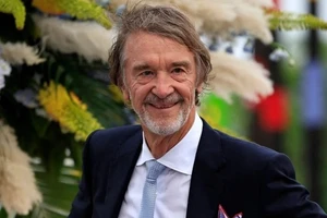 Tỷ phú Sir Jim Ratcliffe xác nhận muốn mua Man United.