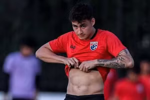 Nicholas Mickelson nhận nhiều chế độ ưu đãi khi lên tuyển Thái Lan.