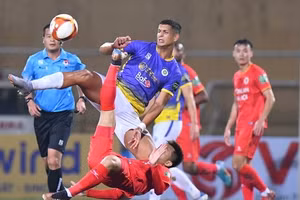 Công An Hà Nội thua cách biệt Hà Nội FC trên sân Hàng Đẫy.