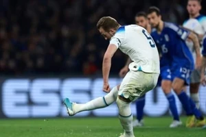 Giúp tuyển Anh đánh bại Italia, Harry Kane được Wayne Rooney ngợi khen.