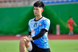 Trần Đình Trọng tích cực điều trị chấn thương tại Trung tâm của Lương Xuân Trường.