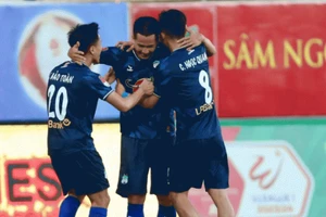 Hoàng Anh Gia Lai tính mượn 5 cầu thủ của Công an Hà Nội ở giai đoạn hai của V-League.