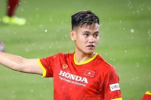 Hồ Tấn Tài bị treo giò ở vòng 13 V.League khi đã lãnh đủ 3 thẻ vàng..