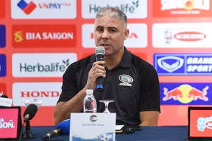 HLV Makram Daboub của tuyển Palestine bị kêu gọi từ chức sau trận thua Việt Nam.