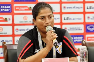 HLV U20 Ấn Độ khen ngợi U20 nữ Việt Nam.