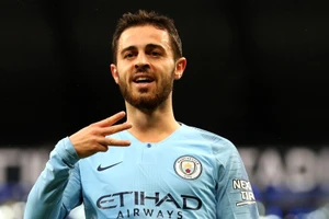 Bernardo Silva lọt tầm ngắm của PSG và Barca.