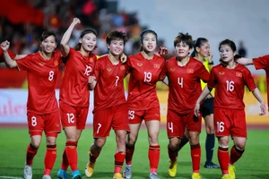 Tuyển nữ Việt Nam nhận 3,6 tỷ đồng tiền thưởng từ VFF sau chiến tích vô địch SEA Games 32.