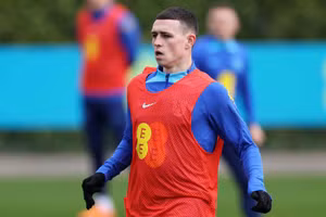 Phil Foden xin rút khỏi đội tuyển Anh vì sức khỏe.